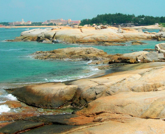 红海湾遮浪岛是汕尾红海湾与碣石湾交接处向南伸出的一座形状颀长的