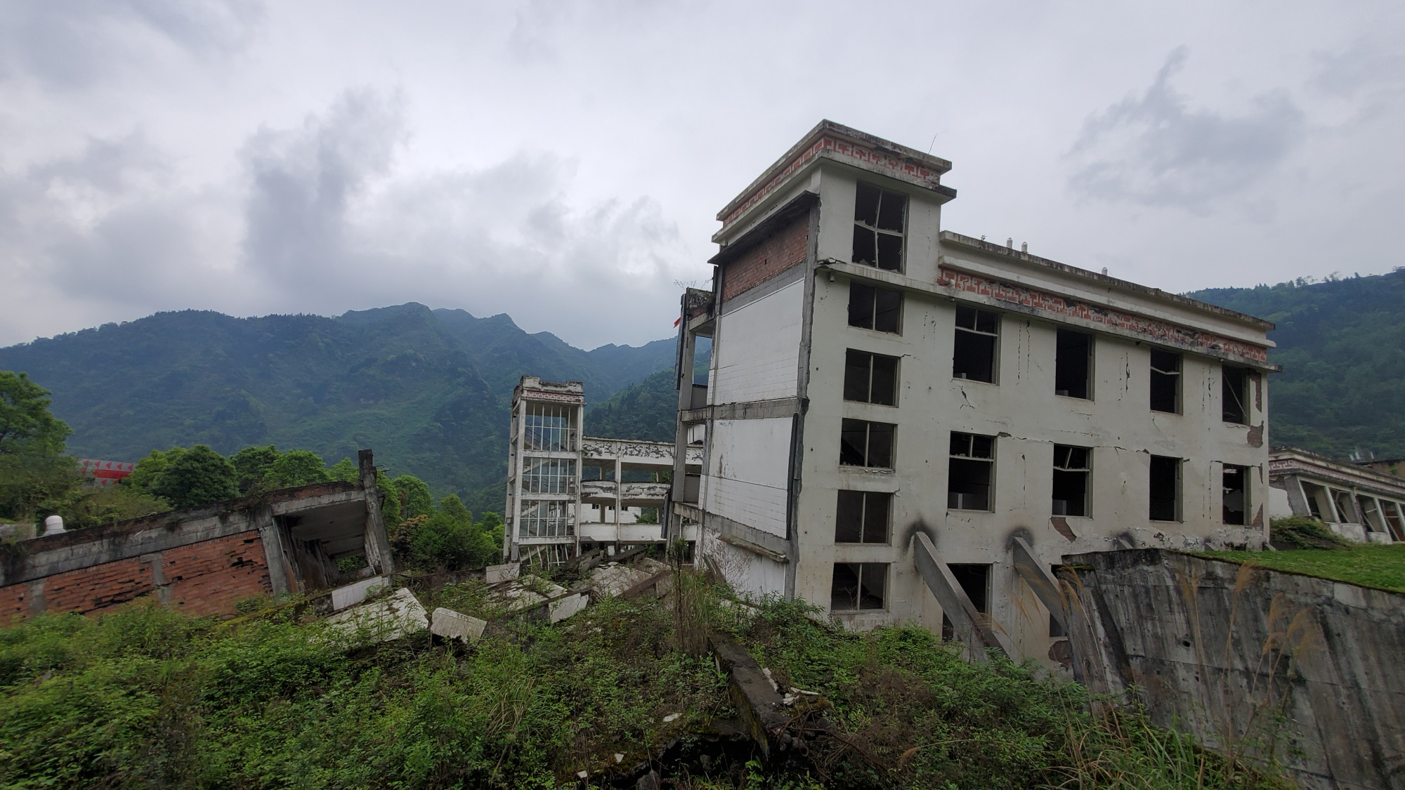 汶川大地震时隔12年,当年重灾区漩口中学,现在是什么模样?