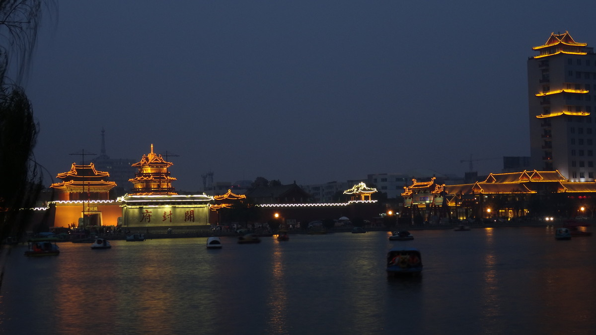 风景写实——夜色迷离包公湖