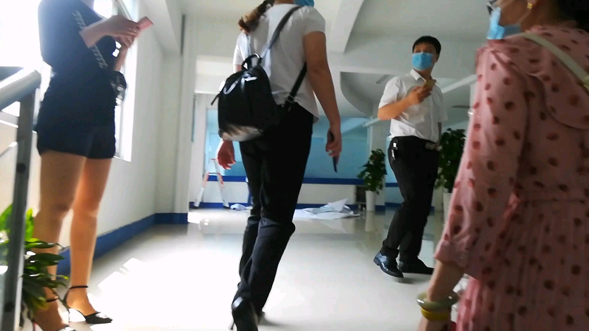 小伙考察化妆品生产基地,感觉实力一般,大家伙给评价一下