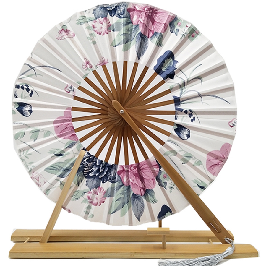 选择这款团扇:你是越长越耐看 你是一个小时候不怎么漂亮的女人,但是