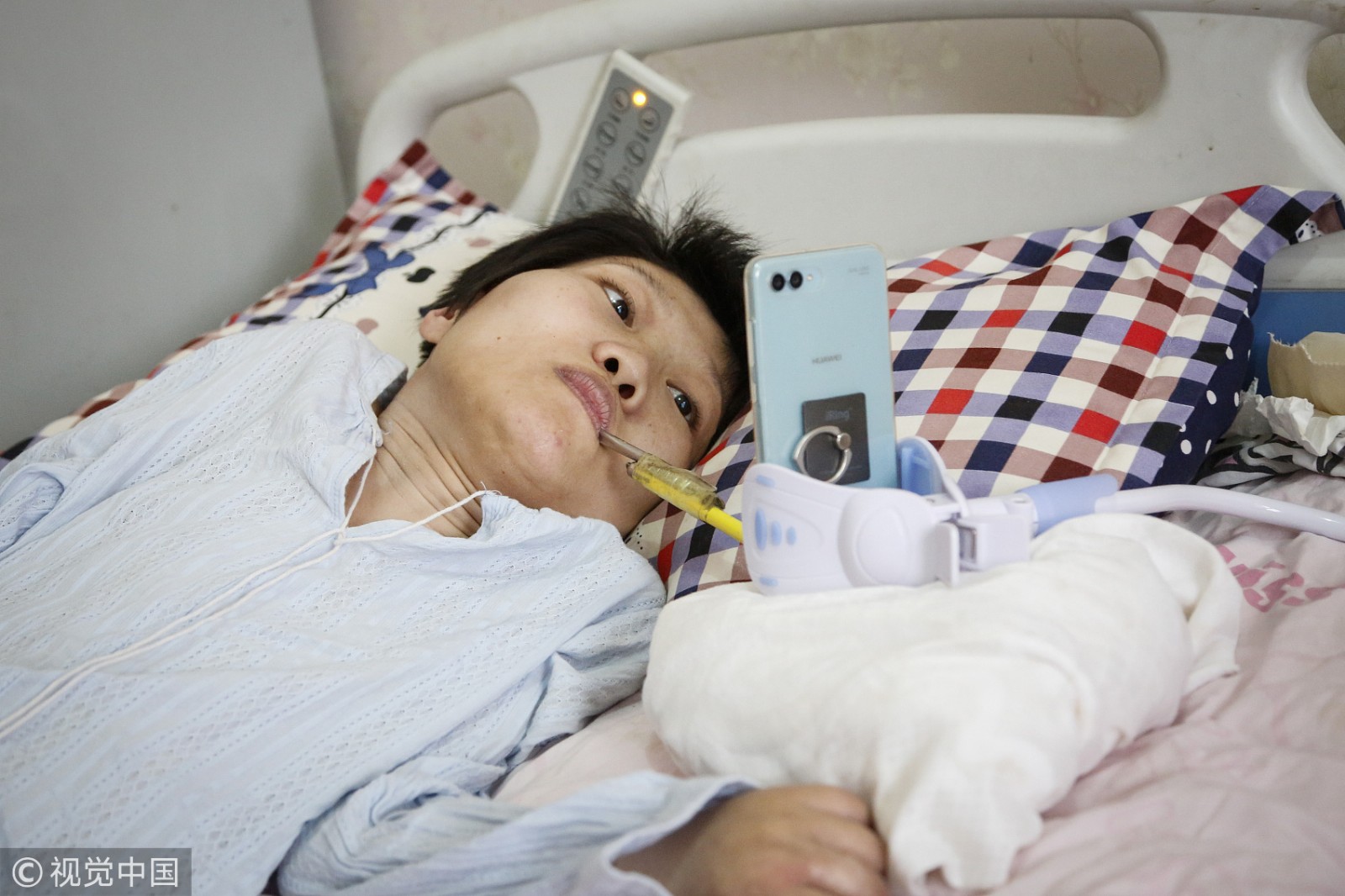 重度瘫痪女孩靠嘴打字 一年卖50万公斤梨