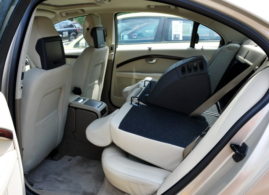 整体造型非常出色,简约大气非常耐看,让人越看越喜欢