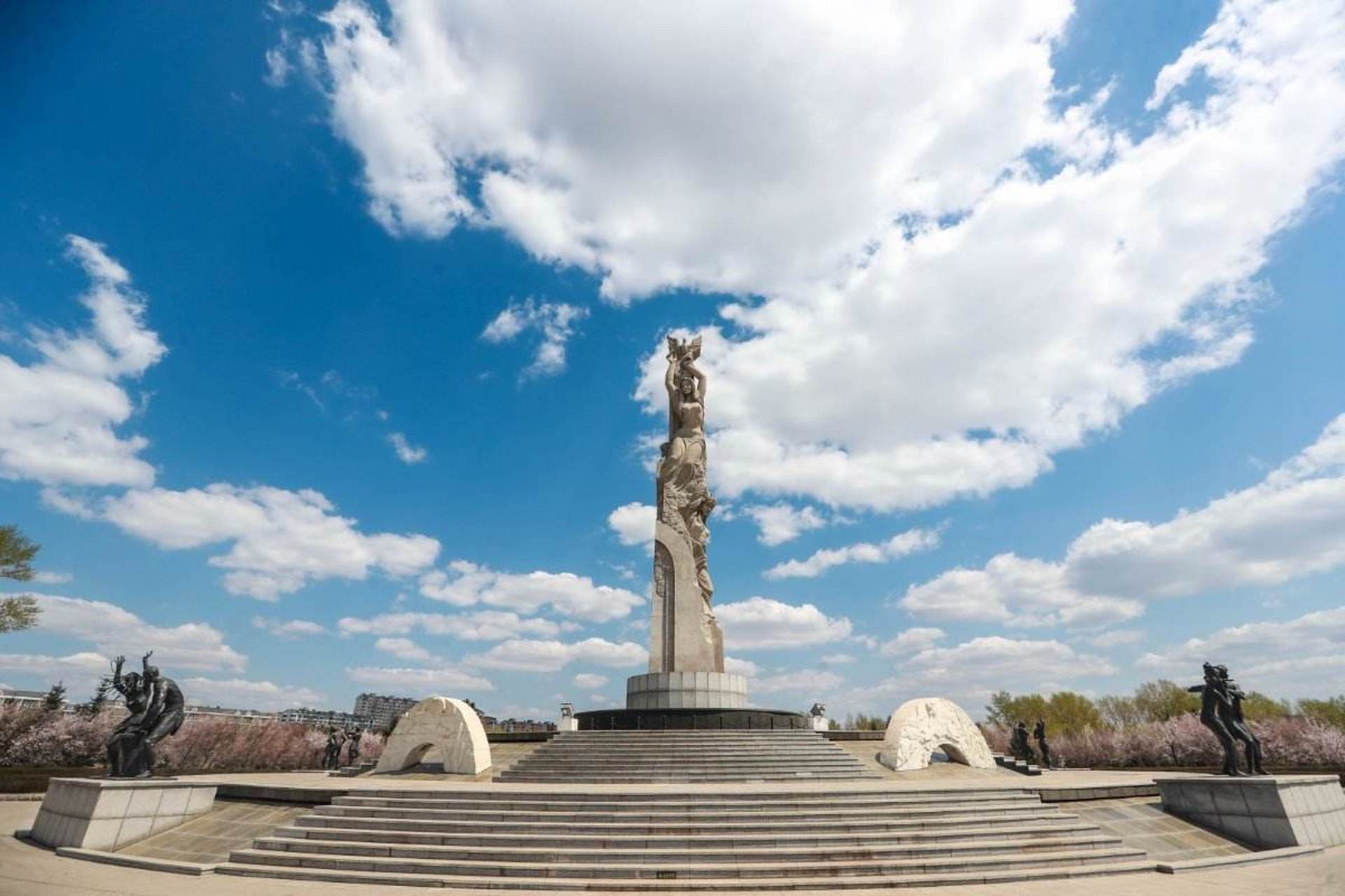 新年味#02#春节地标打卡#【长春世界雕塑公园】作品展现了不同国家