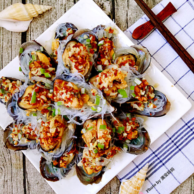 蒜蓉粉丝蒸贻贝,海鲜最好的做法就是清蒸和白灼,这样才不会掩盖食材