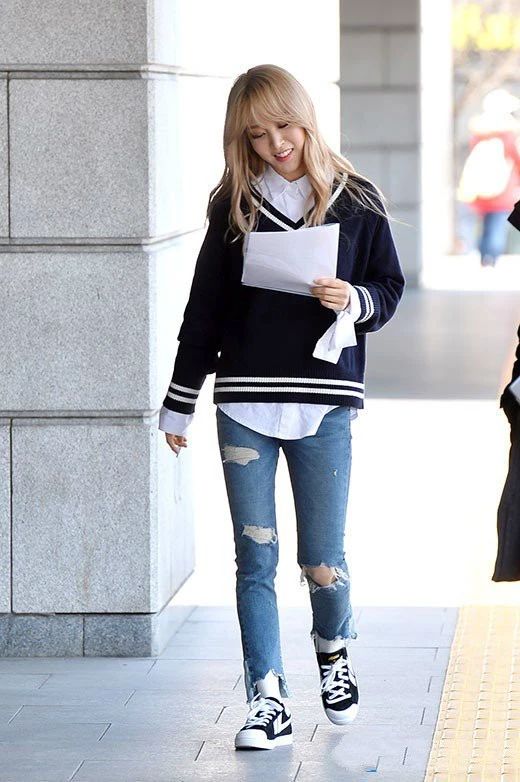 因为太胖被淘汰,减肥14公斤的文星伊,短上衣搭牛仔裤秀小蛮腰!