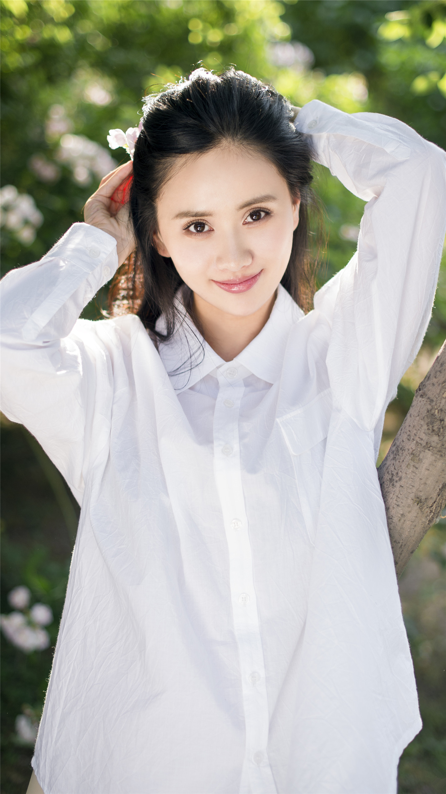 人像摄影:穿白衬衣的女孩好漂亮