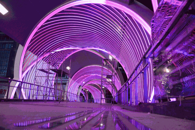 "时空隧道"现身中关村!海龙科贸天桥重装亮相!