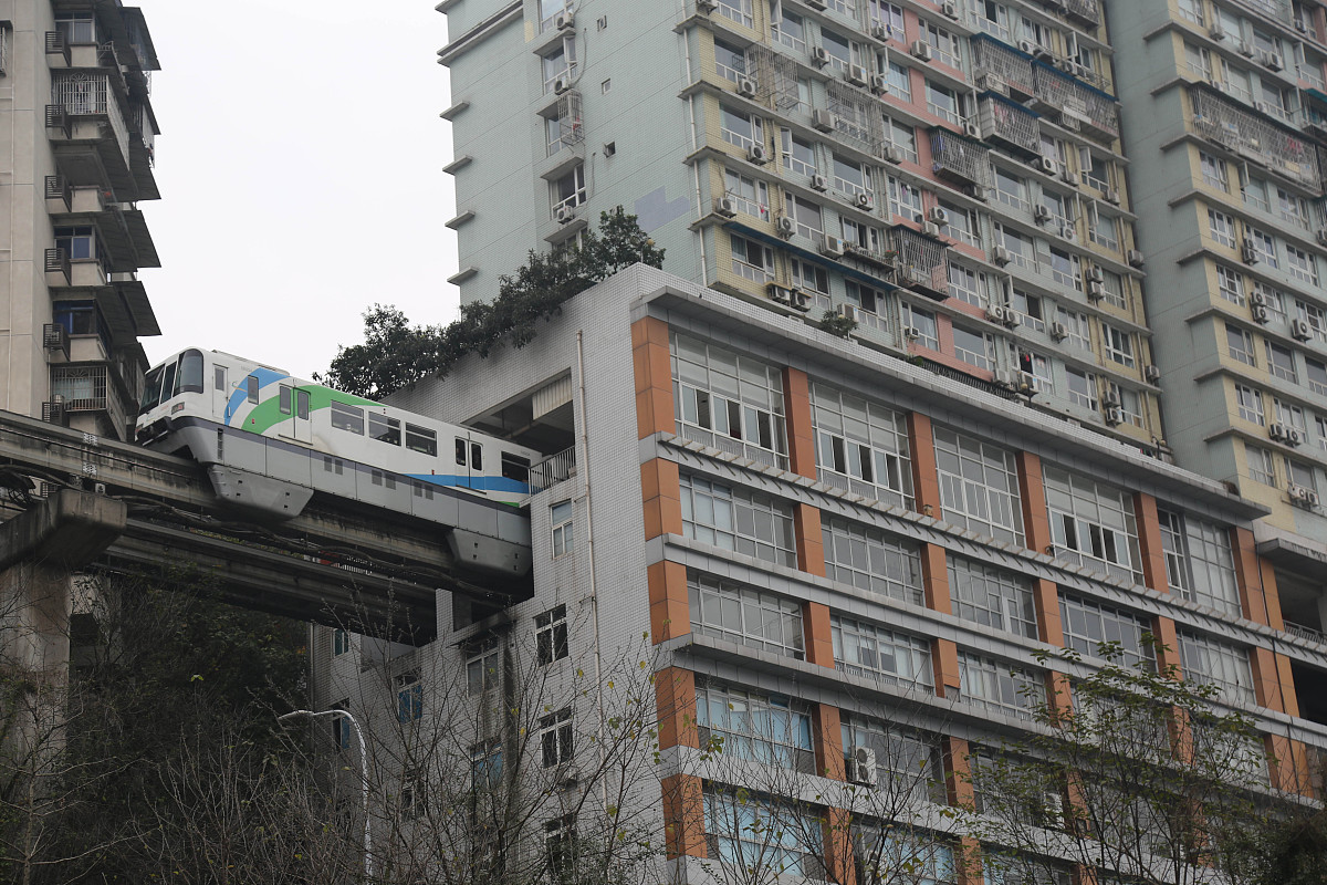 重庆的轻轨穿楼有何奇妙体验?你试过吗?