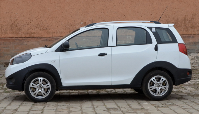 奇瑞x1,全身设计比例很协调,气场非常足