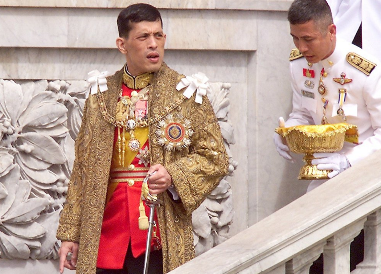 德国节目模仿泰国王后向国王行礼,嘲笑动作像海豹,惹怒泰国民众