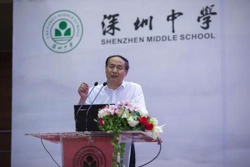 深圳中学校长:名校毕业生到高中任教并非是"大材小用"