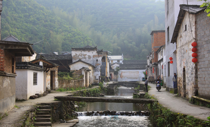 隐藏在大山深处的古村落,浙西淳安县大山里的徽式建筑古村落芹川