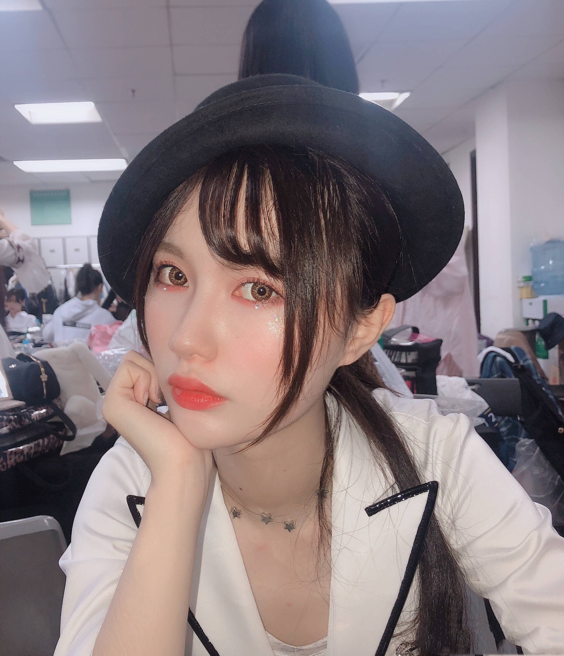 snh48成員張雨鑫曬生日美照,百變造型甜美可愛