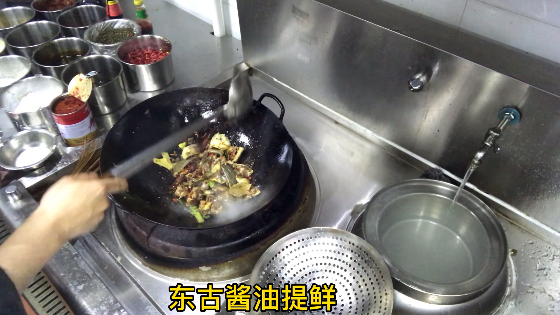大厨教你“红烧甲鱼”正确做法,肉质鲜嫩、入味,在家做出酒店味