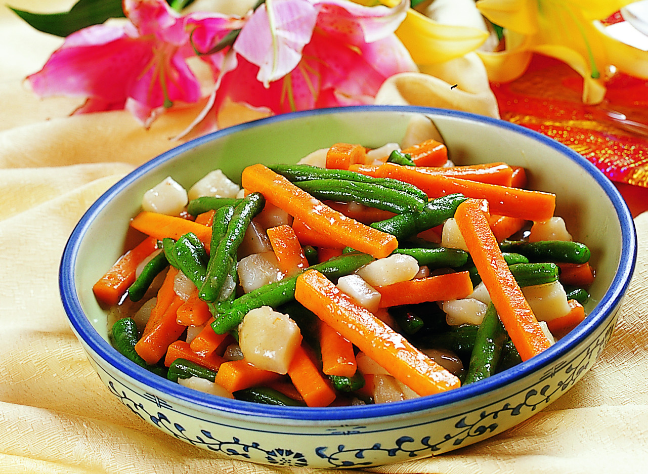 老厨白菜是一道色香味俱全的地方传统名菜,在中国北方地区尤为流行.