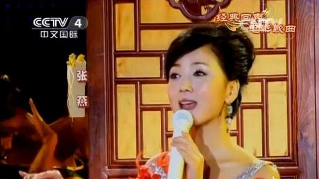 [图]张燕果真人美歌更甜，这首《四季歌》听了这么多年还是没有听腻！