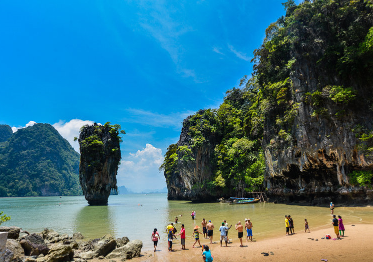 普吉岛是泰国最大的岛,在这里有哪些不错的旅游景点呢
