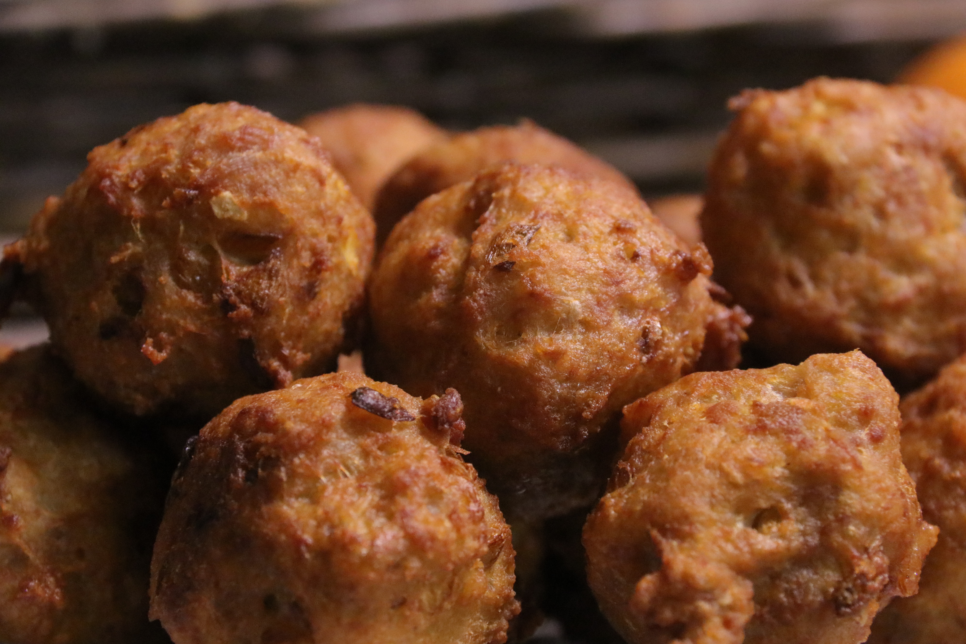 炸肉丸子时,掌握这几个技巧,再加点它,口感更佳,不散开易成型