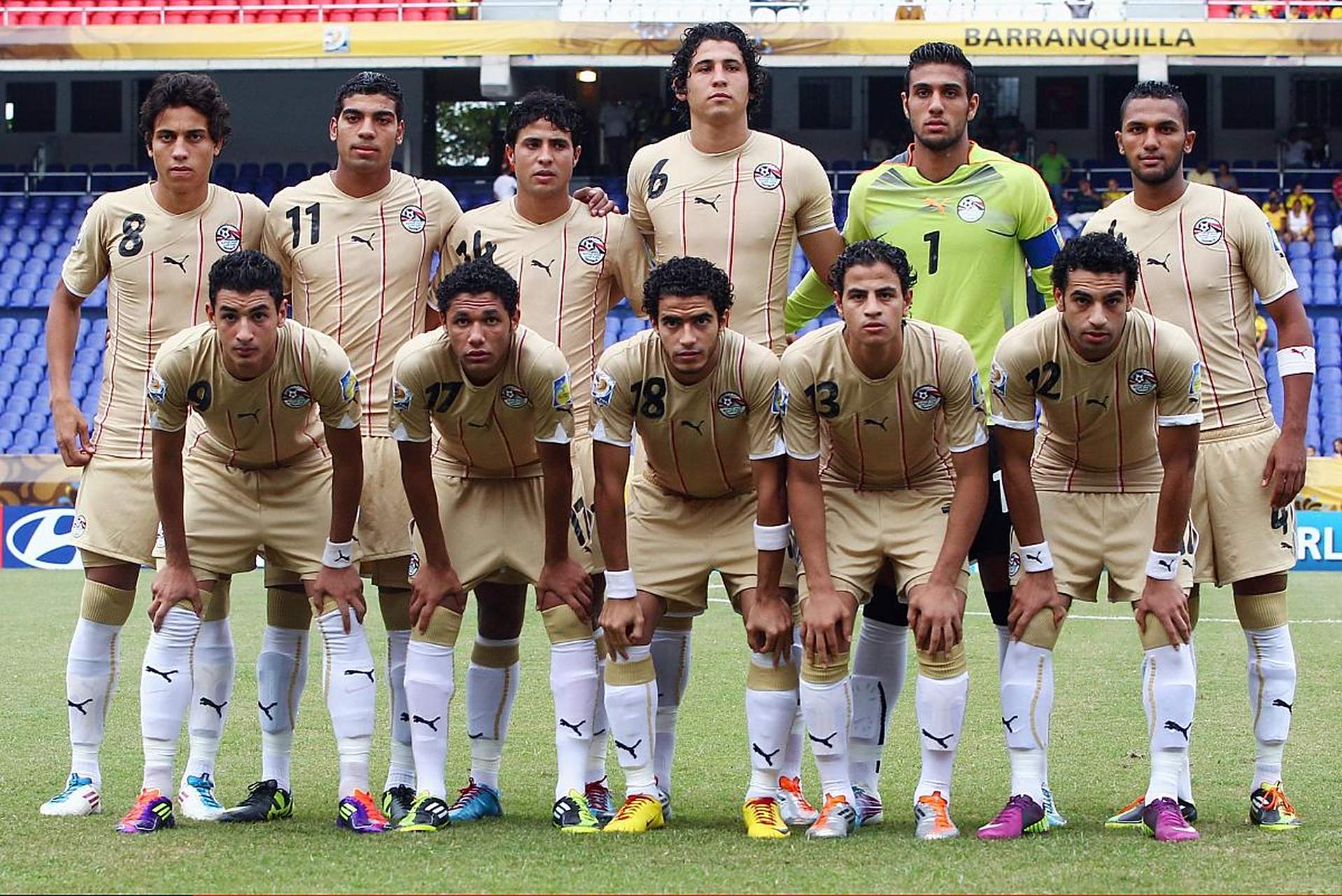 正在进行的一场亚洲杯小组赛是由印度尼西亚队挑战伊拉克队