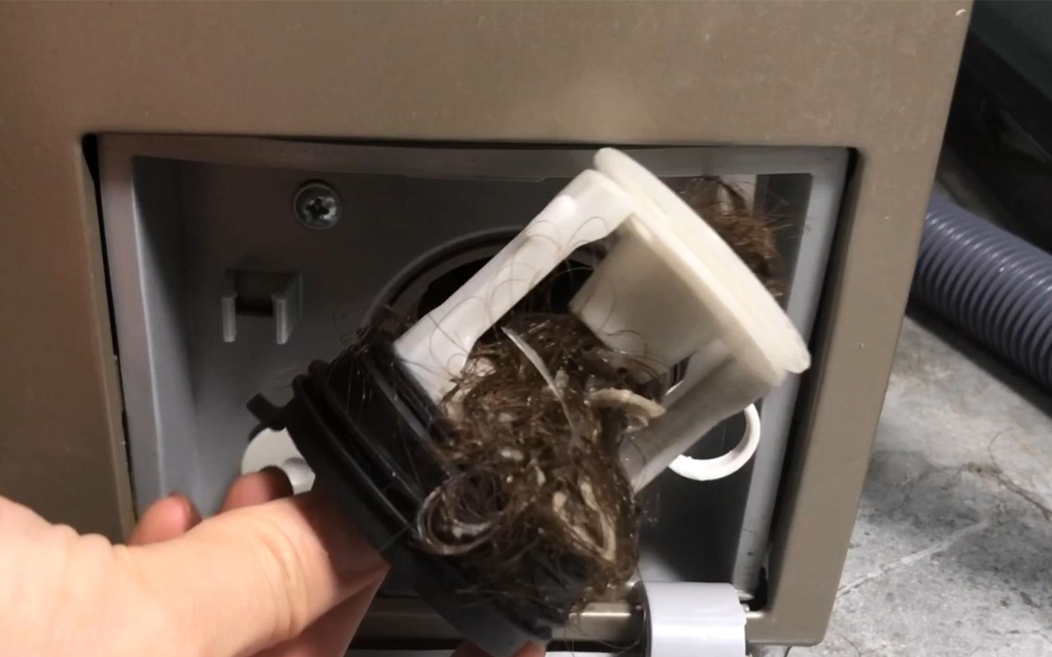 排污口,这样才能保证你洗出来的衣服干净清新,洗衣机也再也不会散发出