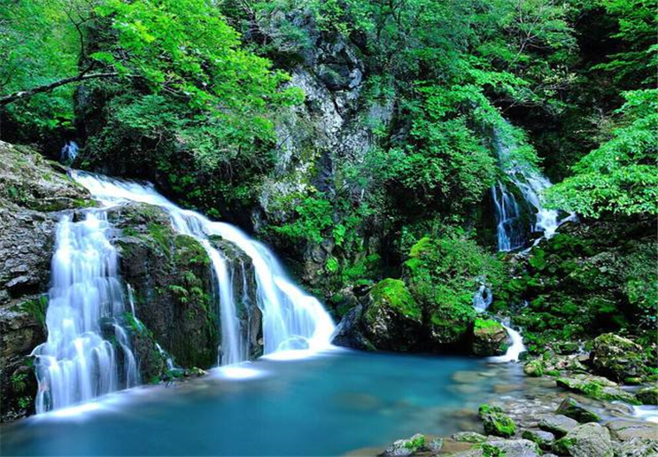 金刚山景色美不胜收,素有东方仙境之称,不见金刚山难知天下美