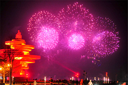 交错的烟火,城市的灯火,真是别有一番滋味