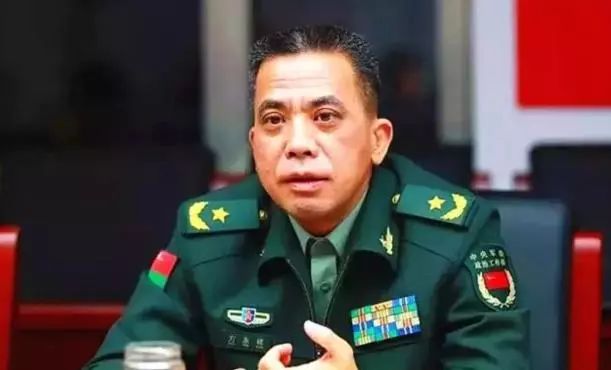 解放军配发"拉链夹克式"新军服!时尚又舒适,将在一定范围内试穿试用!