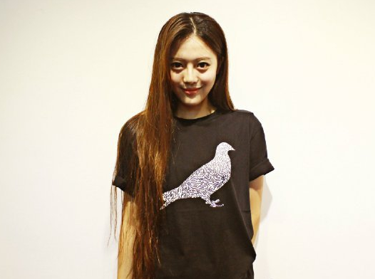 "一角扮演者许凯的前女友旧照曝光,照片中前女友彭王者留着齐腰长发