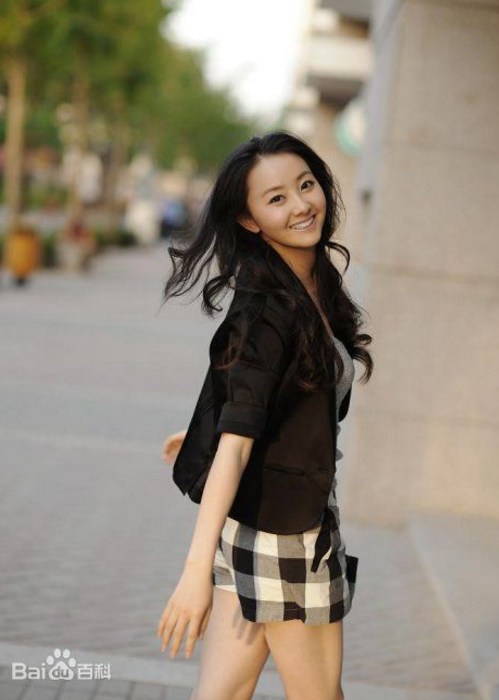 石佳灵(原名石婷),1983年7月8日出生于湖南永州,毕业于中国人民解放军