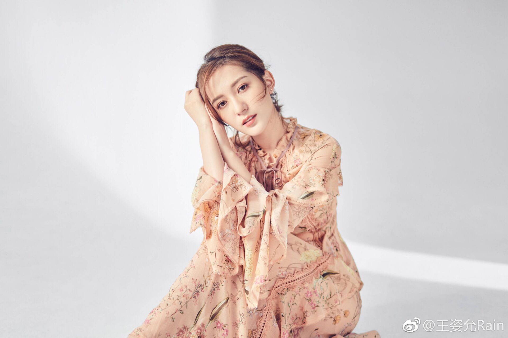 王姿允:冰肌玉骨,美得让人心动