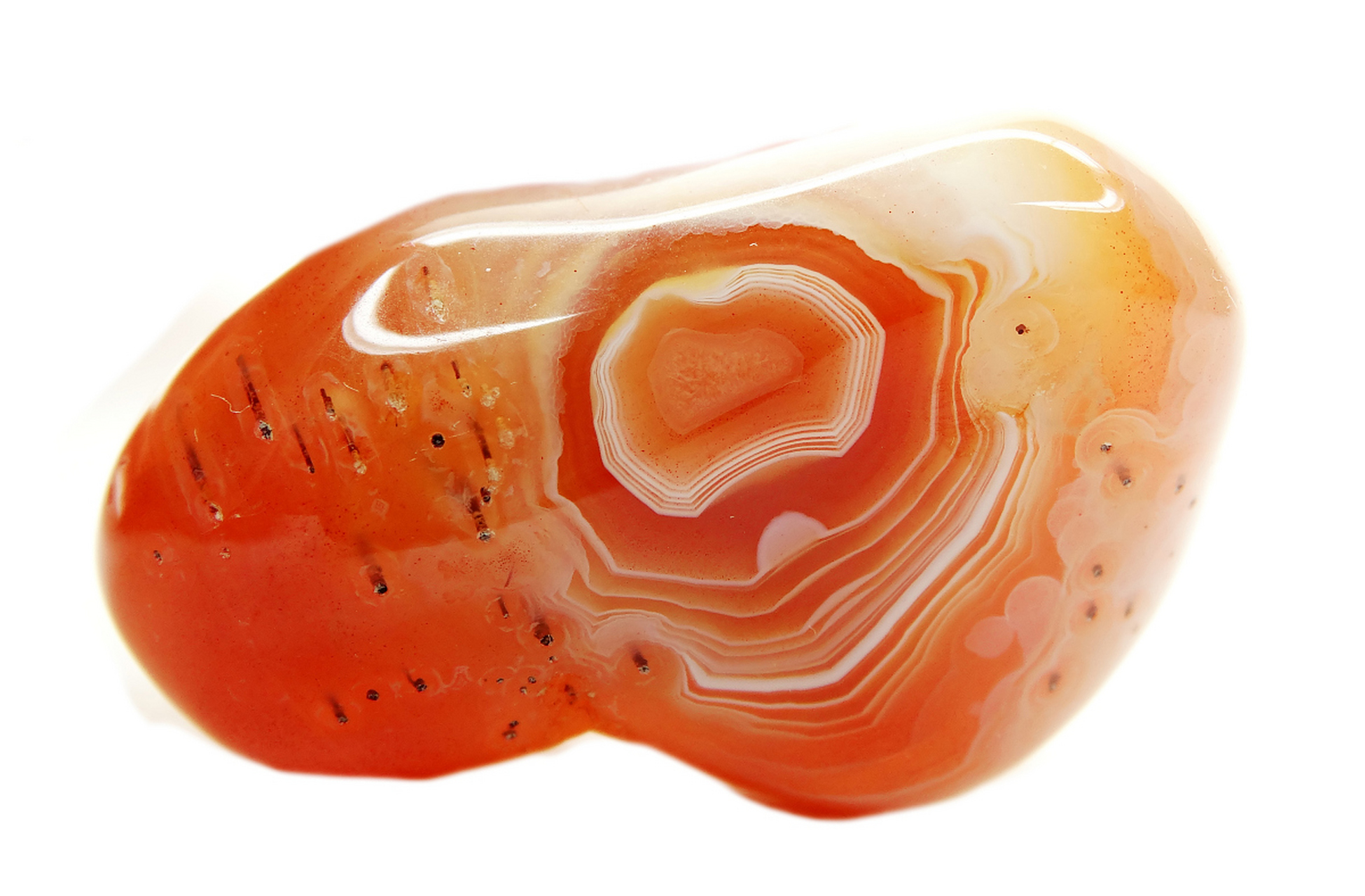 新疆金丝玉,也被称为"雅丹玉","戈壁玉",产于新疆克拉玛依乌尔禾魔鬼