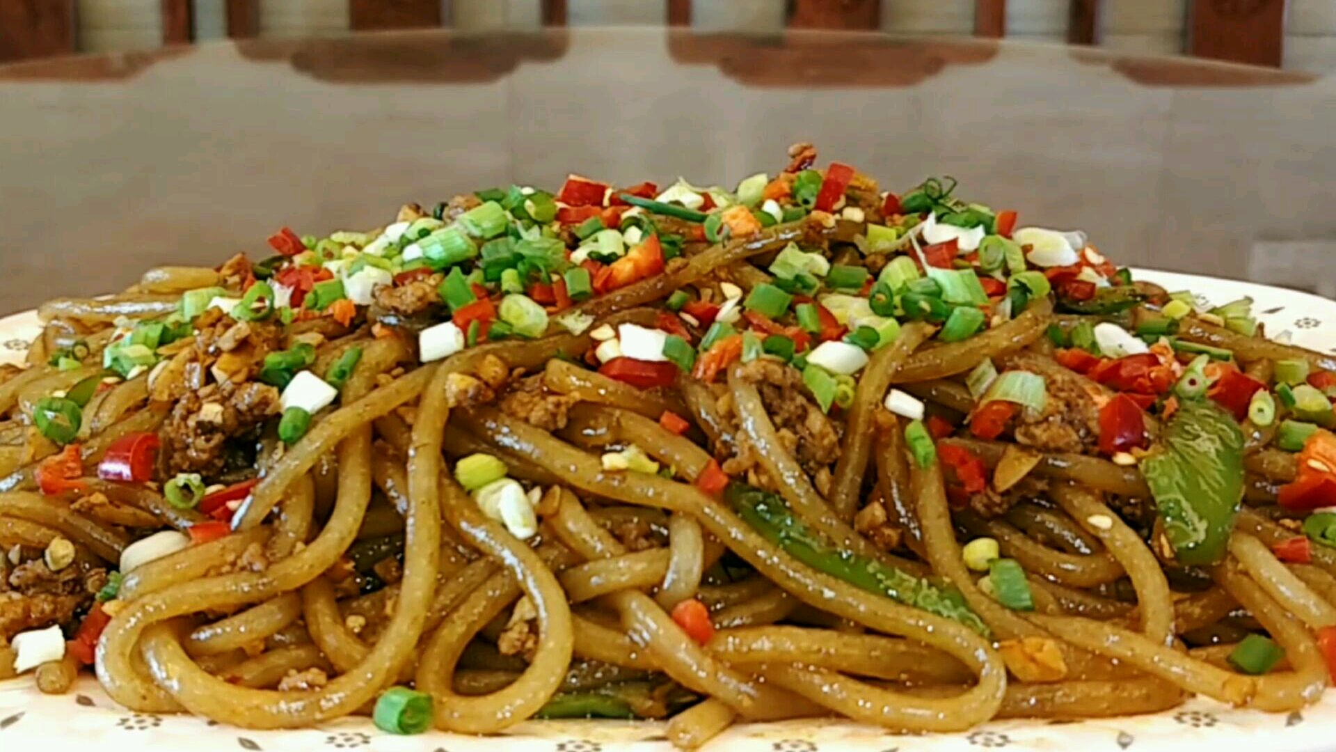 阿然用粉条做道名菜叫蚂蚁上树,香辣入味口感有弹劲,你们吃过吗