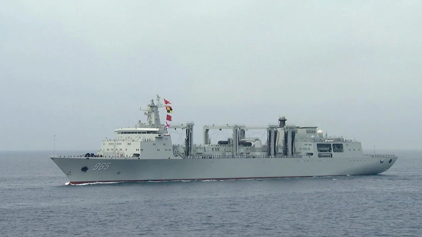 排水量48000吨,最大航速25节,中国最新补给舰助海军迎远洋时代