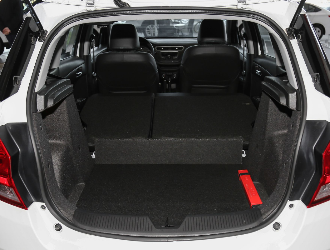 乐风rv小众低调,储物空间大,很适合家用的一款车