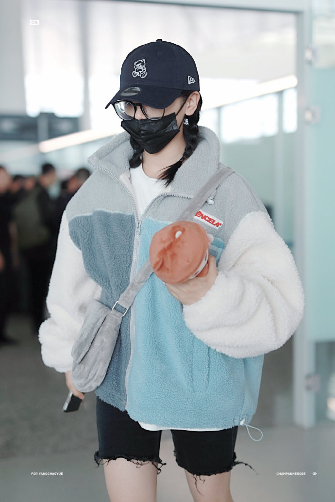 呦 呦 呦 昨天一点我要睡觉,那憨憨突然来到,去赚