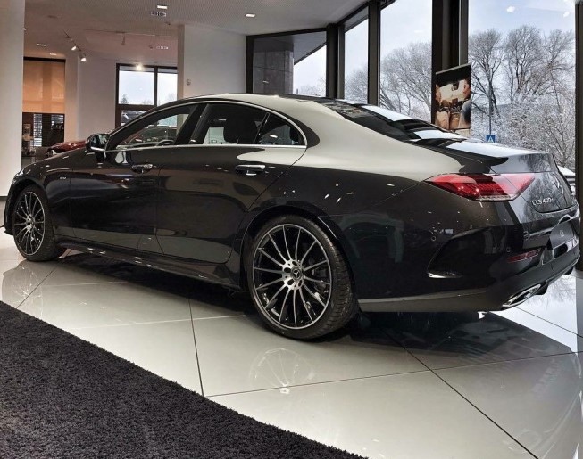 奔驰cls400d,极致奢华的性能跑车