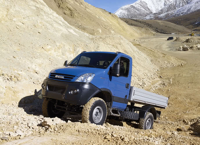 可别小看这台轻卡,配三套差速锁越野能力超强!能换两台牧马人