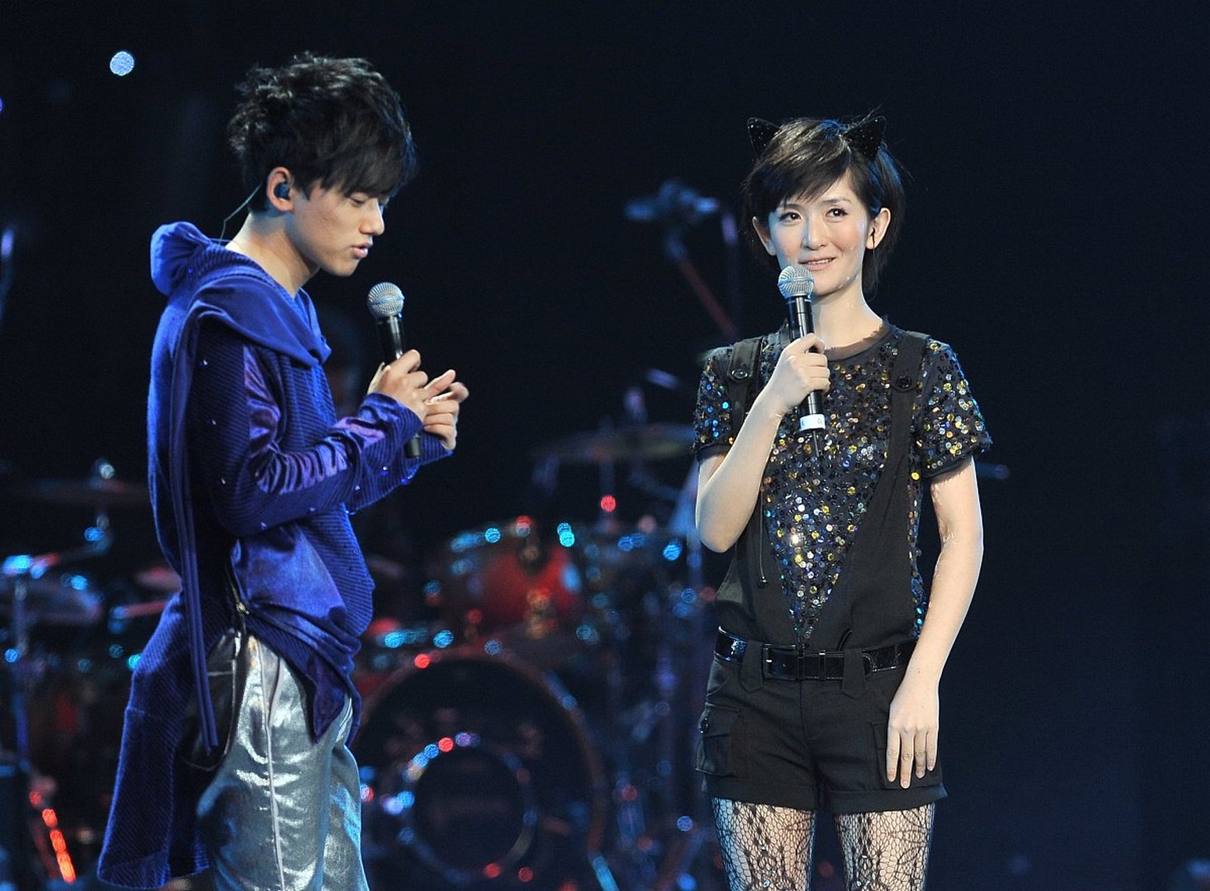 跳跳俏俏过六岁生日了,谢娜和张杰都发文为孩子庆生,一家五口好幸福