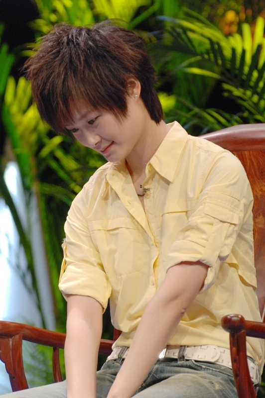 每日打卡# 2008《背后的故事》 两张照片对比.