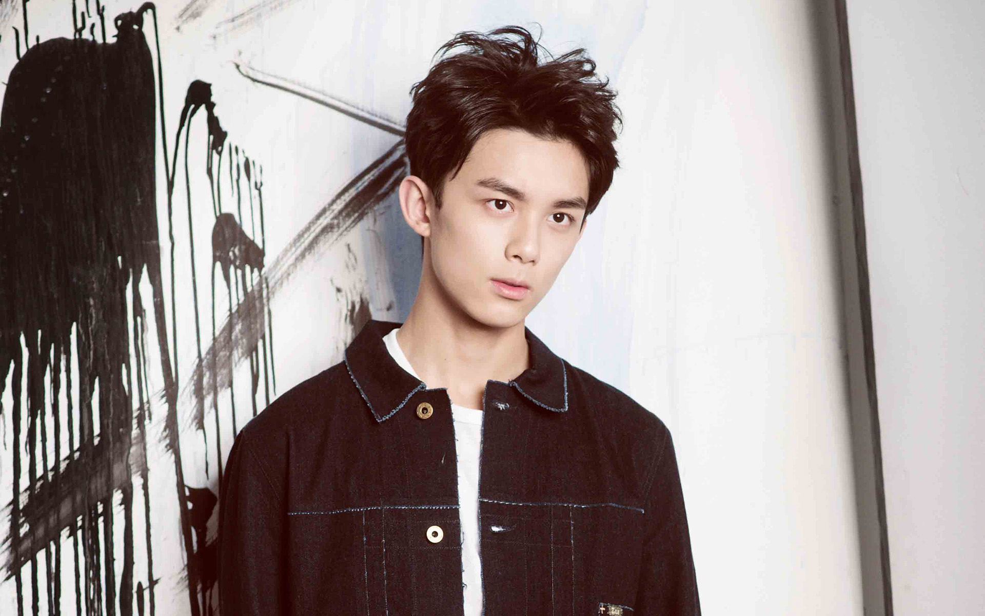 有了恋情后,鹿晗大方公布,吴磊却表示不会公开?