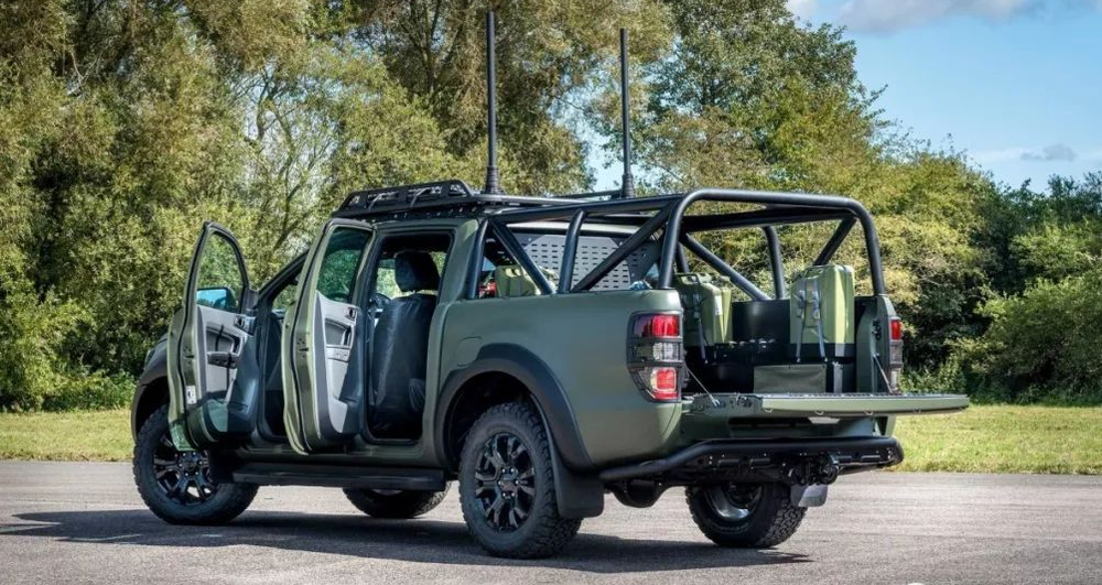 福特入门级皮卡,军用版霸气不输猛禽,车顶带"路由器"