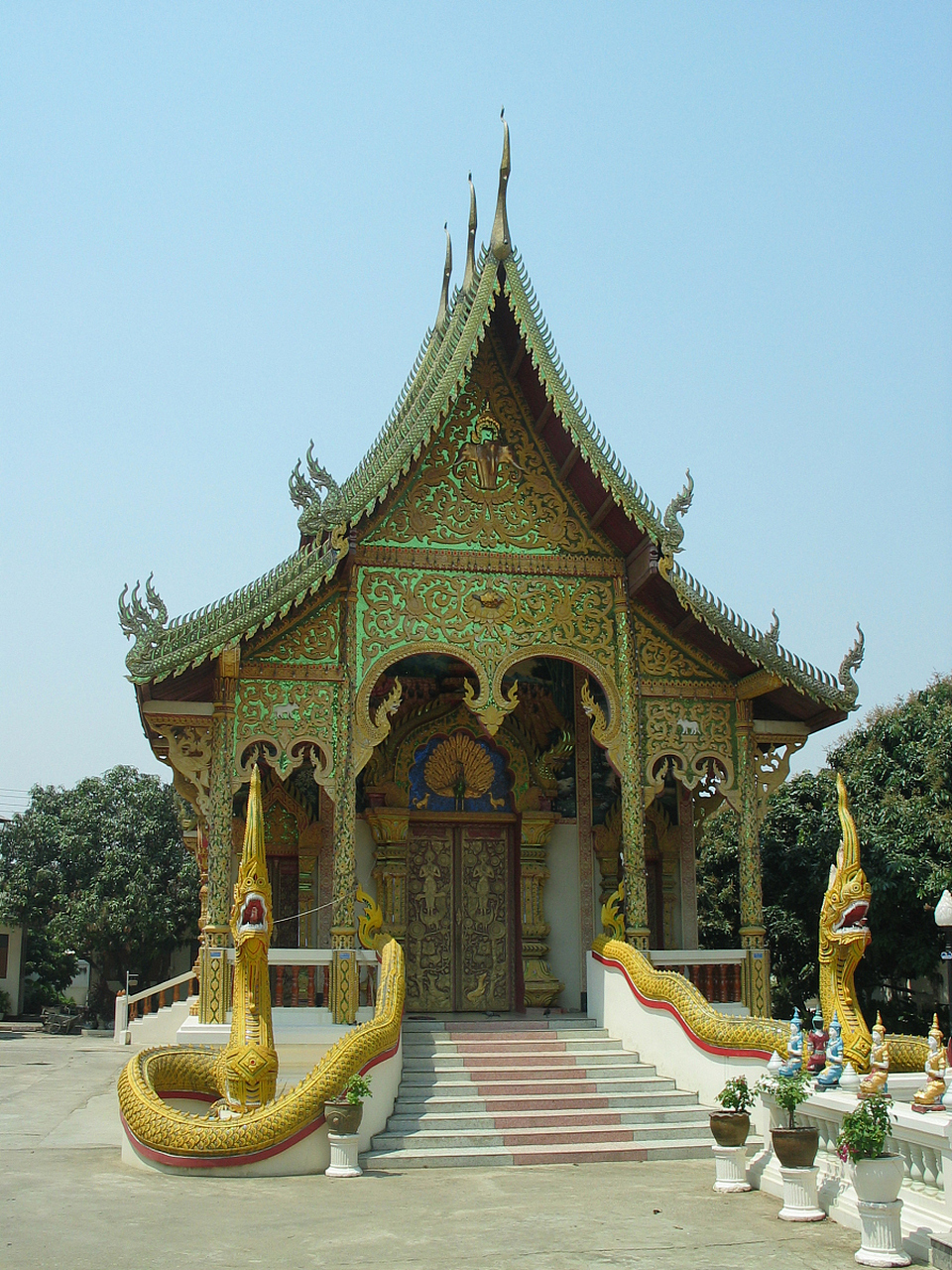 是泰国最受欢迎的寺庙之一,也是曼谷最重要的景点之一