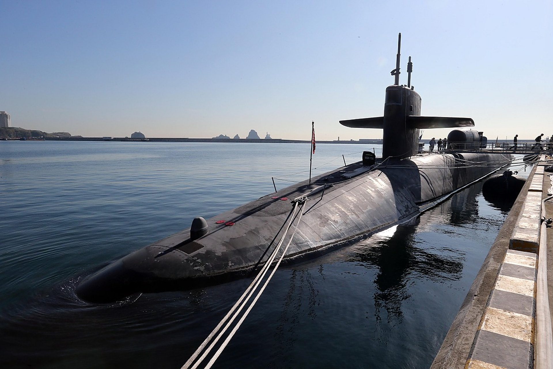 之前, 一艘英国皇家海军最先进的先锋级(vanguard-class)战略核武潜舰