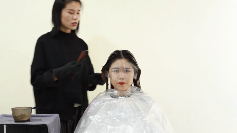 专家示范如何染发补根不粘头皮,时尚,美妆美发,好看视频