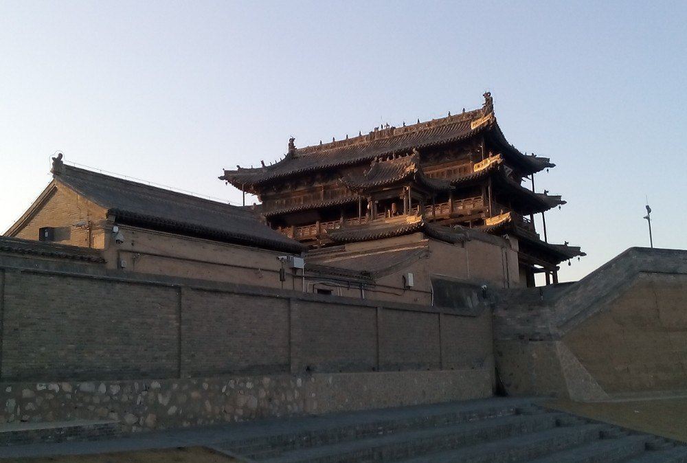 飞狐峪·空中草原景区位于蔚县南侧的宋家庄镇北口村南,距离北京市区