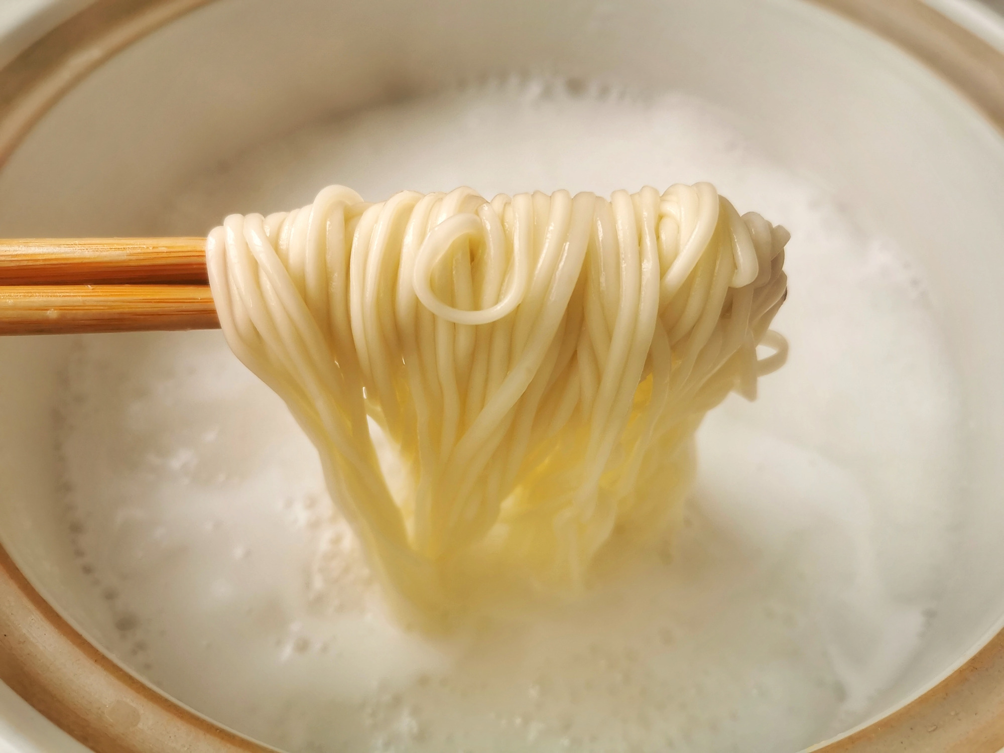 面条这种吃法,10人看了9人馋,酱香浓郁营养开胃,连菜都省了