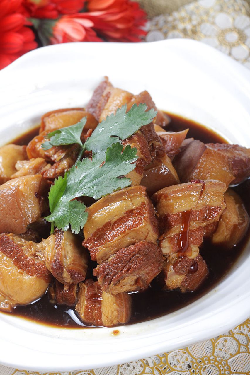 糖在高温下融化褐变的过程,被称作焦糖化反应(caramelization).