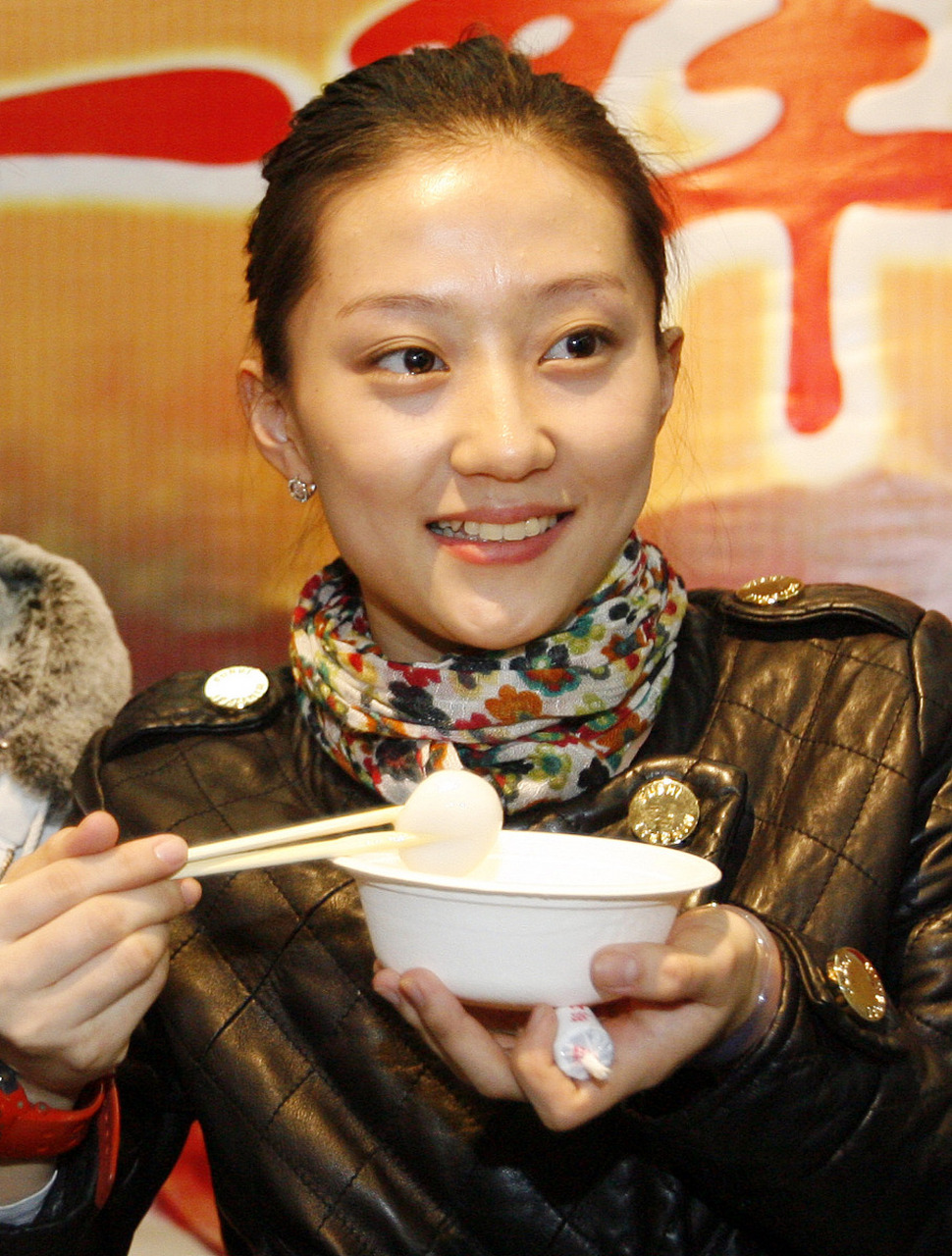 蒋依杉和王龙被曝出离婚消息后,有媒体从知情人处得到确切消息,证实