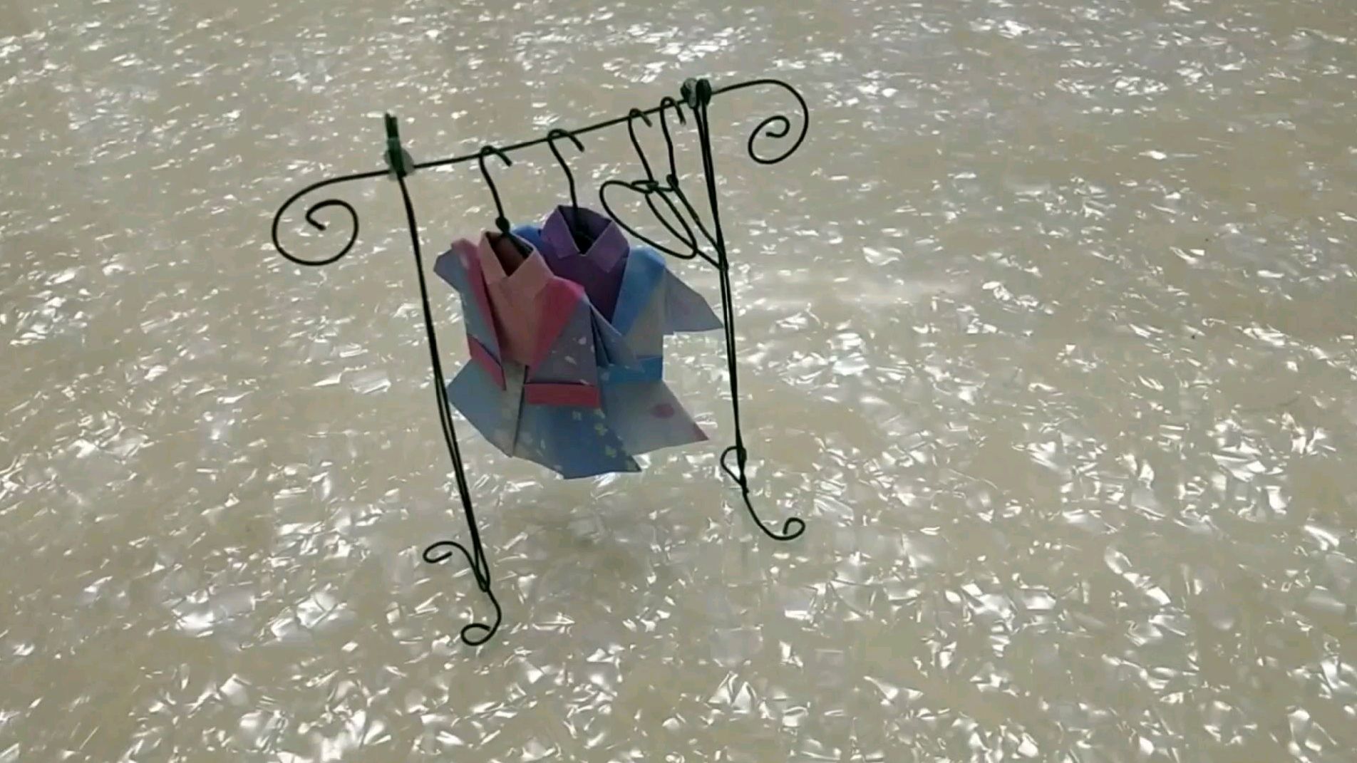 铁丝扭一个小衣架手工制作